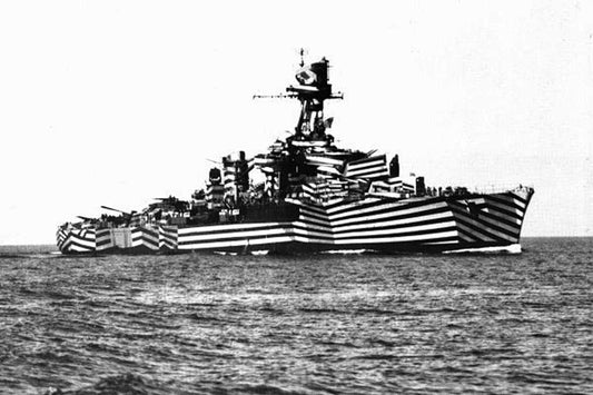 USS West Mahomet in port, c. November 1918. The wedges are cut across the bow deliberately: the archive's own caption notes how far the scheme distorts the apparent aspect of the bow.