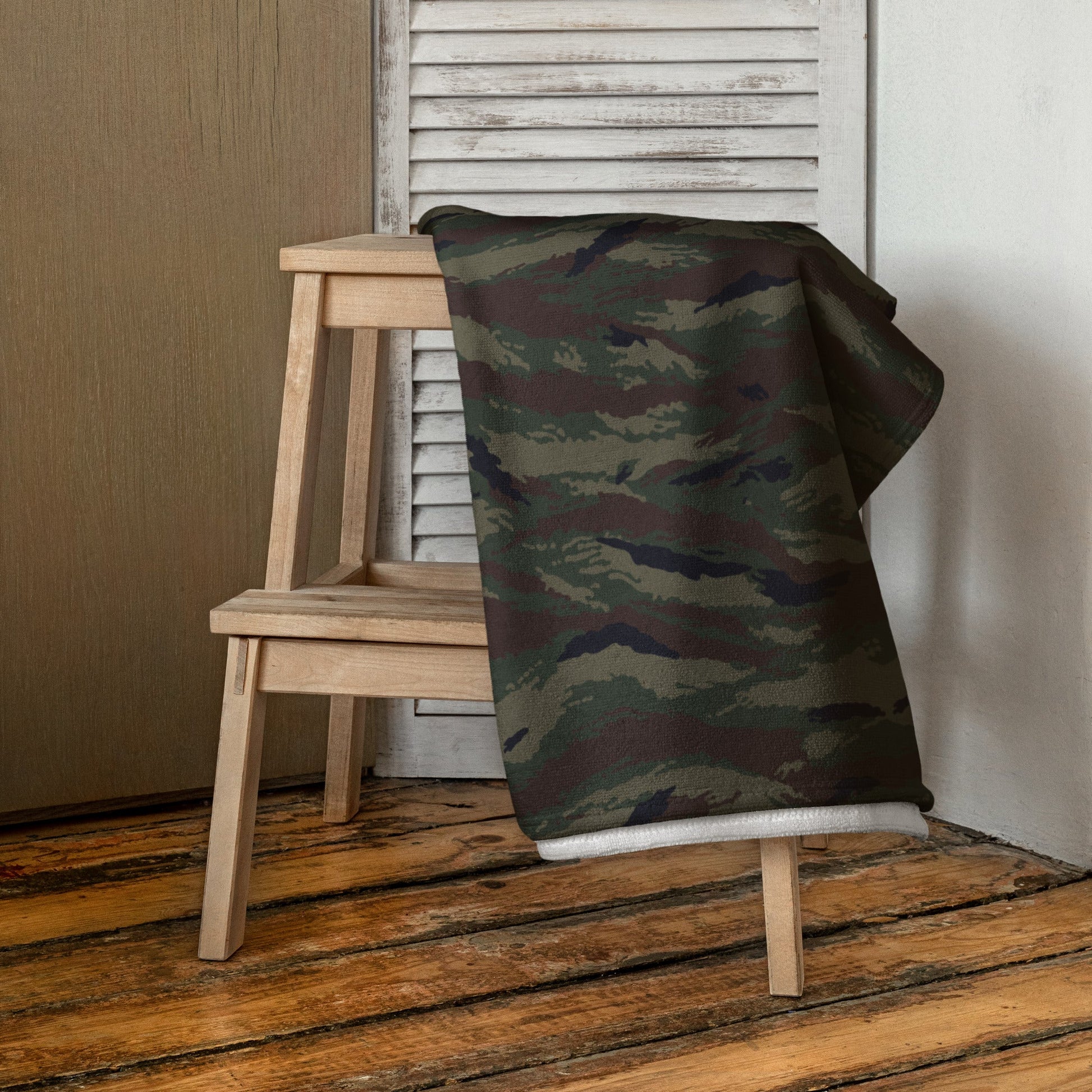 Kamysh Woodland Camo Towel _ Concealing Coloration