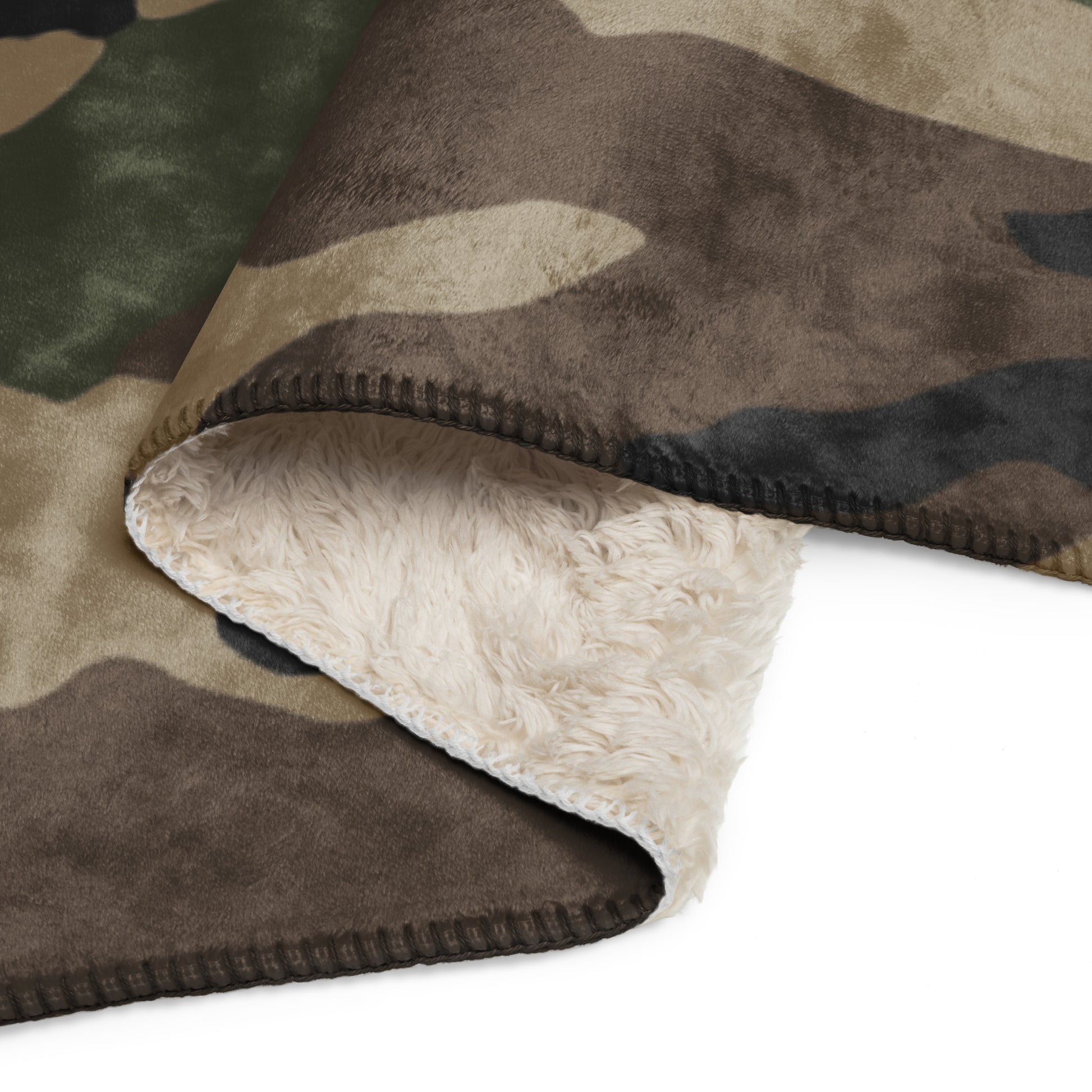 Centre-Europe Camo Sherpa Blanket – 60” × 80”