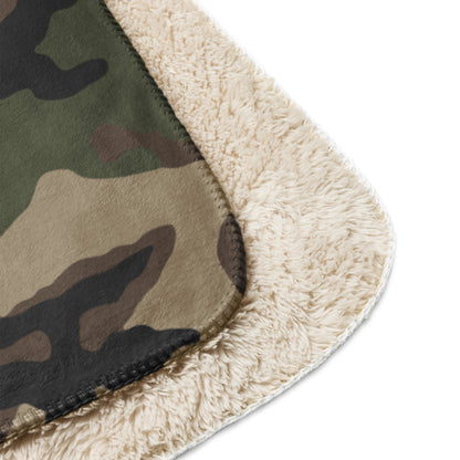 Centre-Europe Camo Sherpa Blanket – 60” × 80”